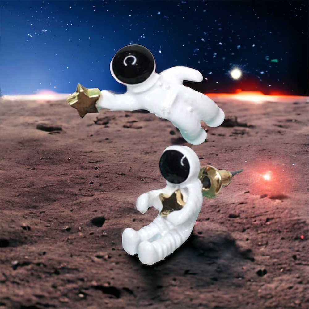 Astronaut Earrings - Picture 2 of 12